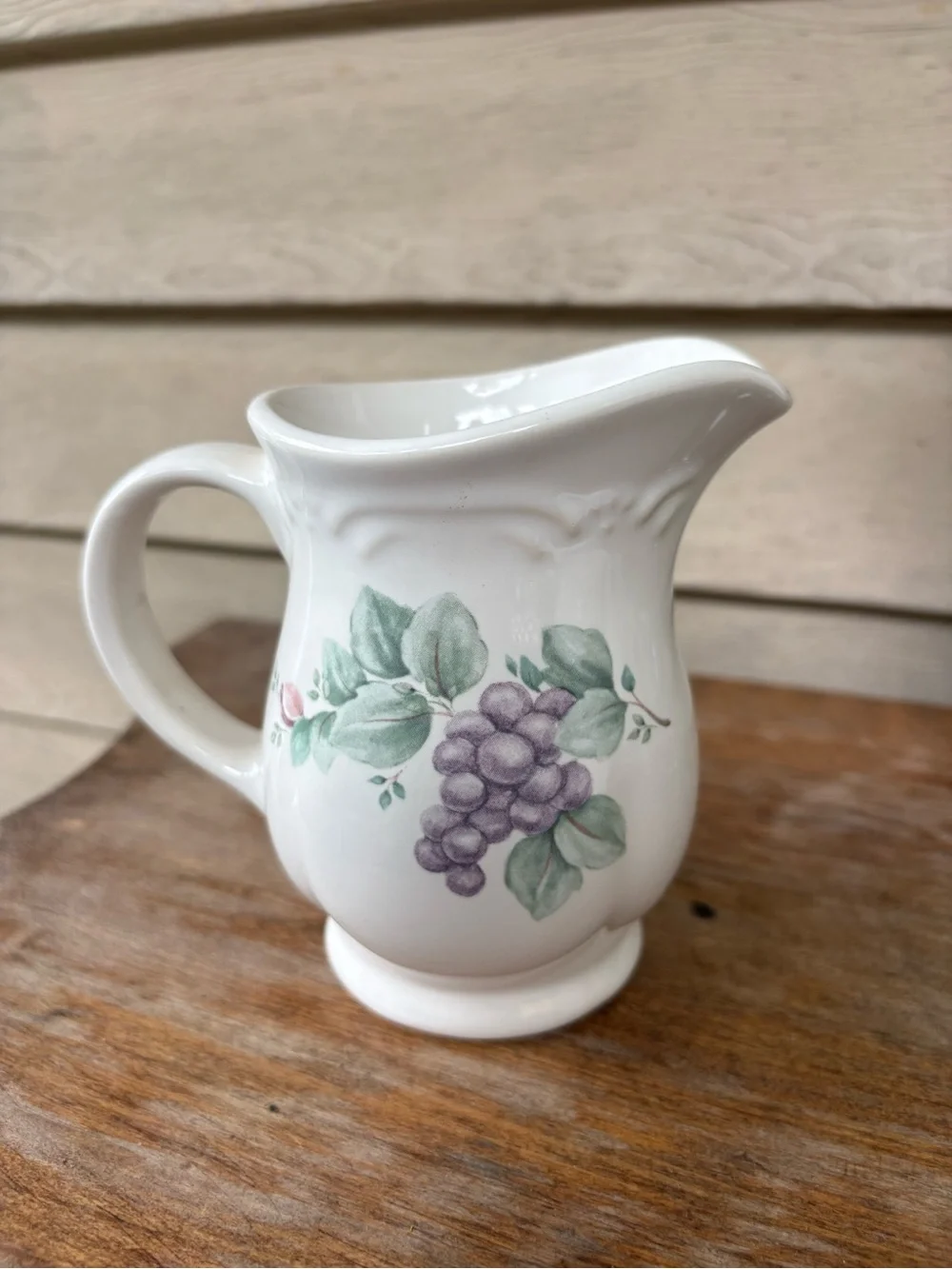 Set of Pfaltzgraff Grapevine stoneware: creamer, sugar bowl, gravy boat, 2 cups